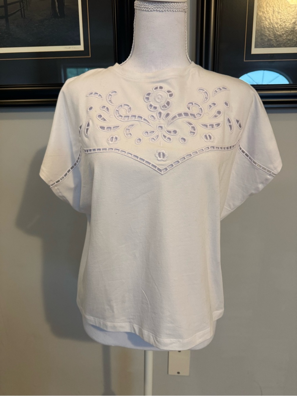 NWOT - RW&CO. White Short Sleeve Cutout Embroidered Tee
